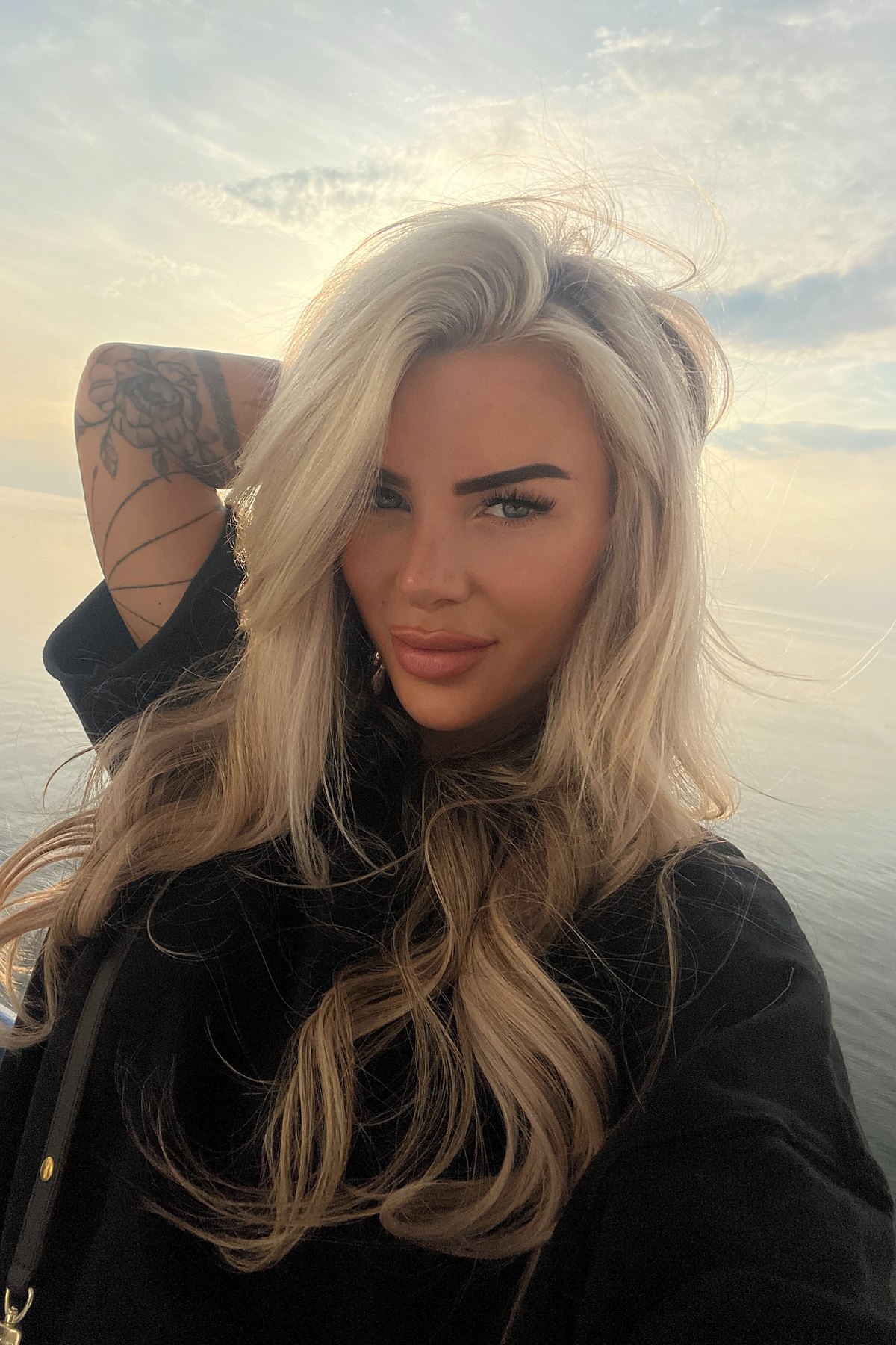 Lois Kitzen naakt en 18+ op F2F: Lois Kitzen (loiskitzen)